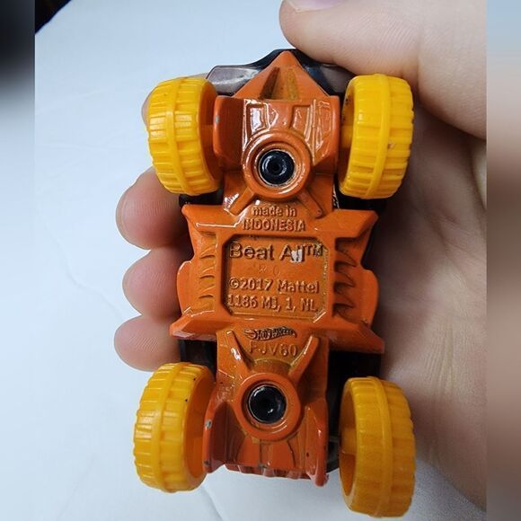 2017 STREET BEASTS Design BEAT ALL trans orange LOOSE Hot Wheels - Picture 2 of 5